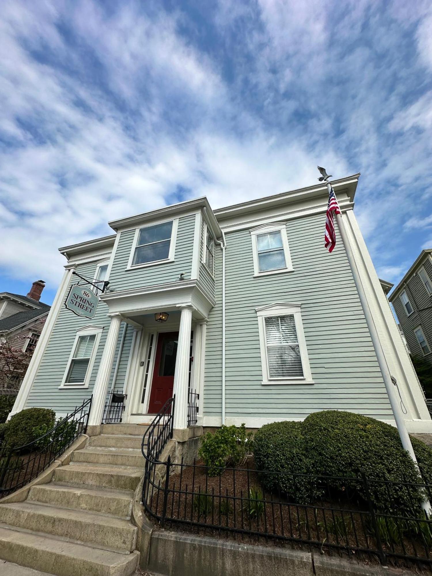 Entire Charming Victorian Home Downtown 뉴포트 외부 사진